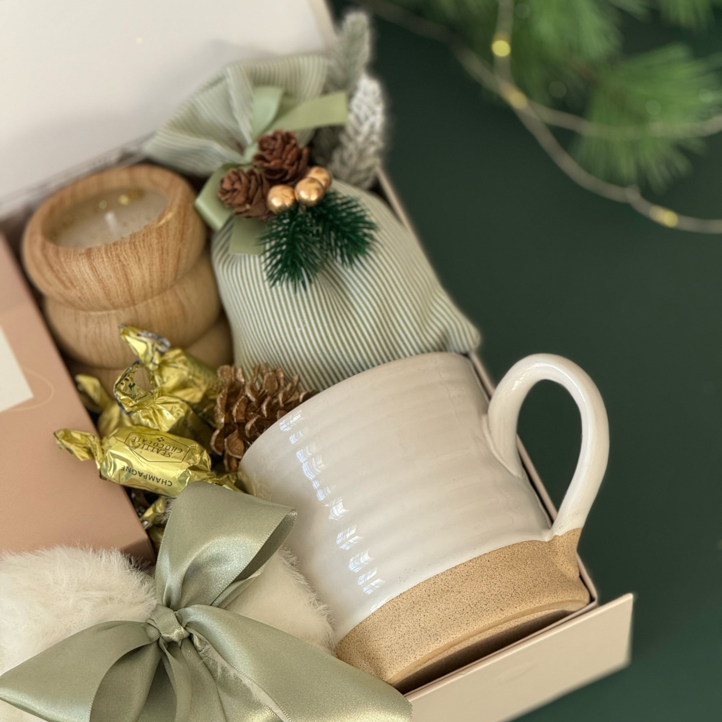 Holiday Harmony Gift Box | Candlelight, Cocoa & Calm – Happy Hygge