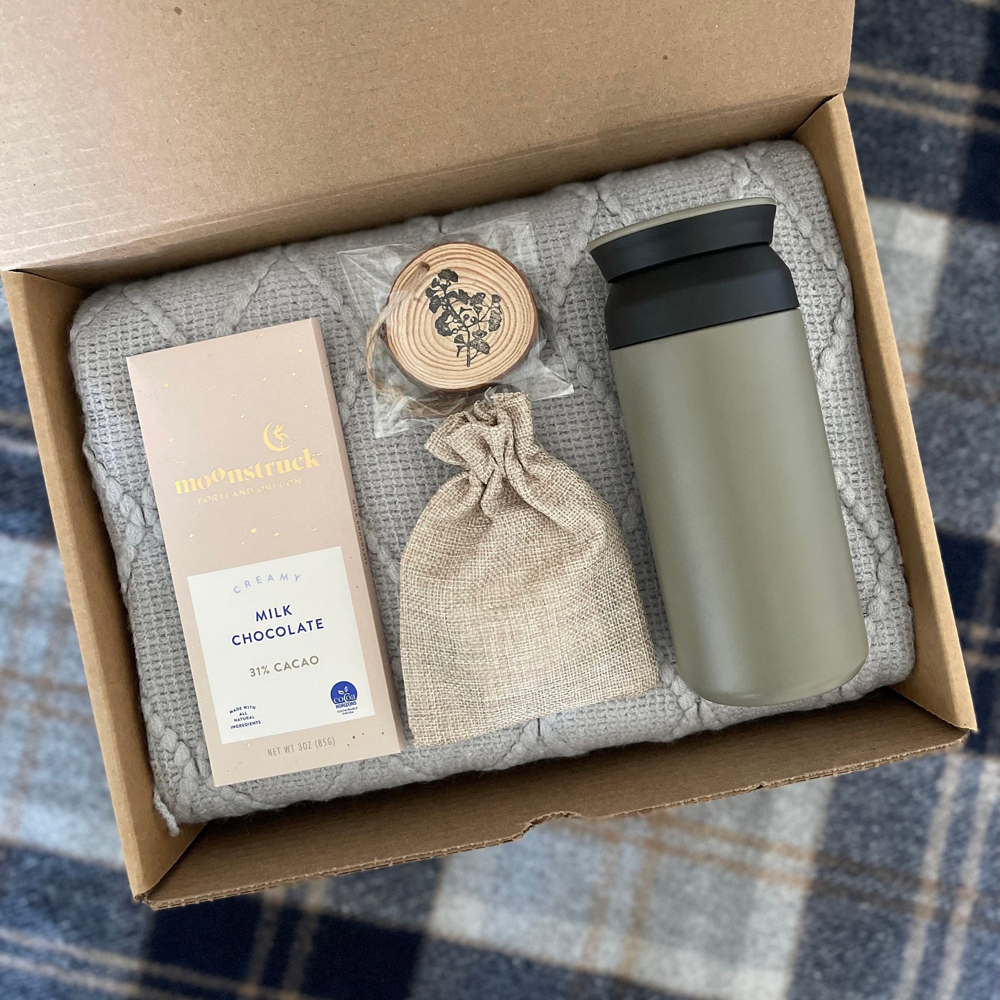 Hygge Gift Box with Blanket for DAD | Best Dad Present, Gift for Father's Day, Father’s Day Gift for Stepdad, Grandfather, Godfather, Dad - happyhyggegifts.com