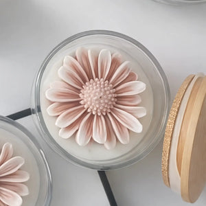 Scented Daisy-Shaped Candle (Lavender Scent)