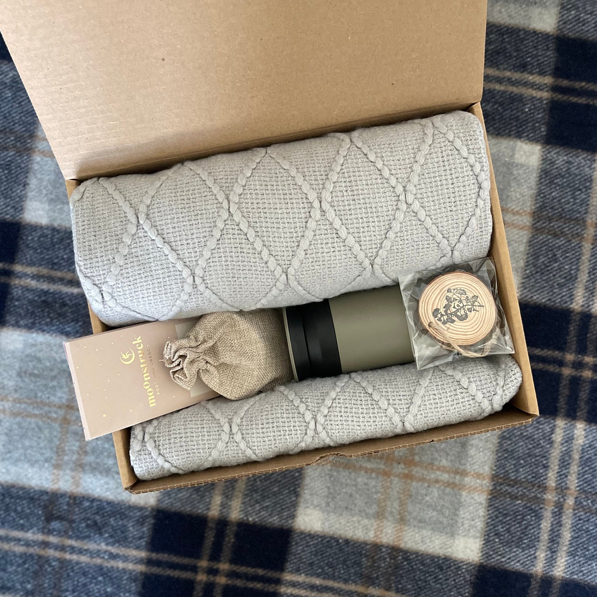 Hygge Gift Box with Blanket for DAD | Best Dad Present, Gift for Father's Day, Father’s Day Gift for Stepdad, Grandfather, Godfather, Dad - happyhyggegifts.com